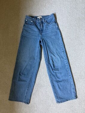 Madewell Curvy High-Rise Straight-Leg Jeans in Medium Blue